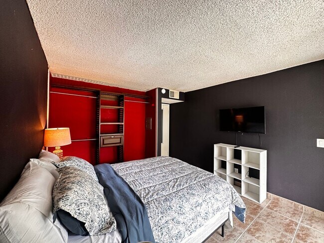 Building Photo - AVAILABLE NOW!! 1 BEDROOM 1 BATHROOM CONDO IN MISSION LAKES DESERT HOT SPRINGS