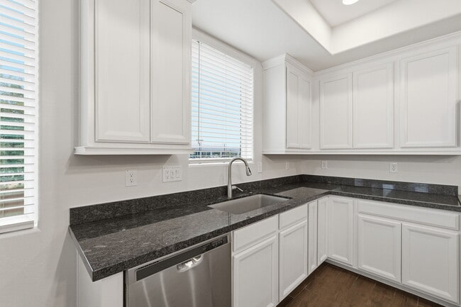 Building Photo - 1250 Abbey Ln