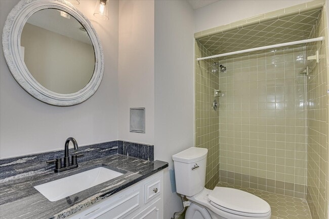 Building Photo - 986 Campbellton Dr
