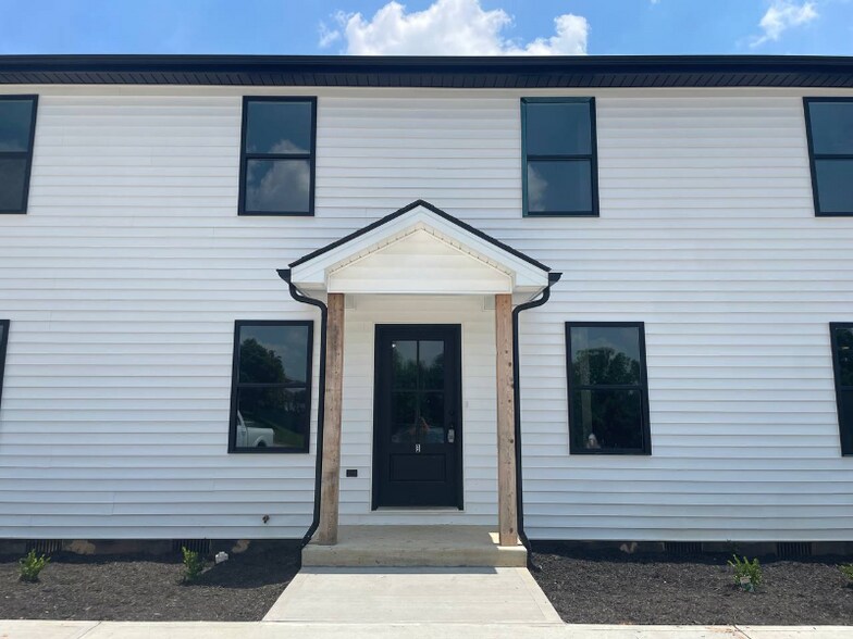 Building Photo - 11 Meadow Dr