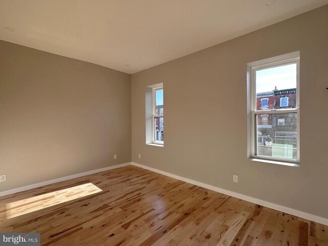 Building Photo - 2821 W Girard Ave