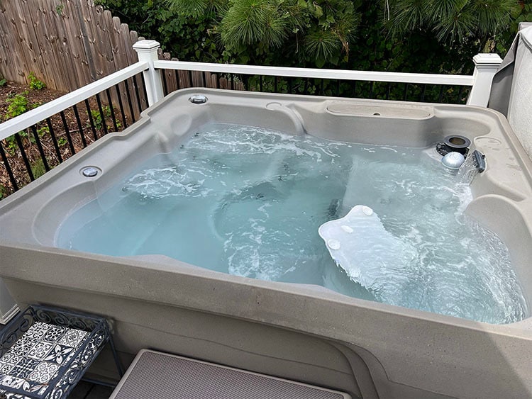 hot tub - 1009 Crest Ridge Pl SW