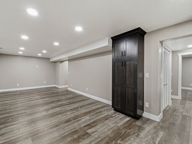 Building Photo - RES_O VAN DER WATT_14512