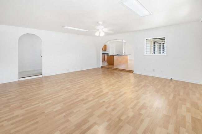 Building Photo - Spacious, 4 bedroom 2 bath single family home in Mililani located on a cul de sac.