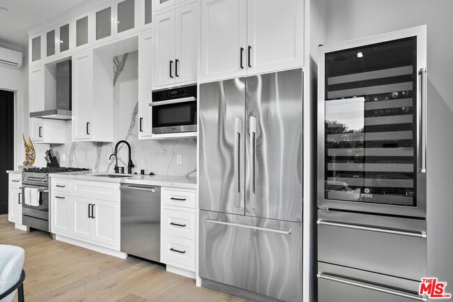 Building Photo - 3140 Coldwater Canyon Ave