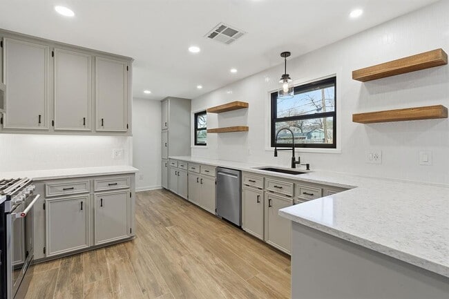 Building Photo - 5609 Mapleleaf Dr