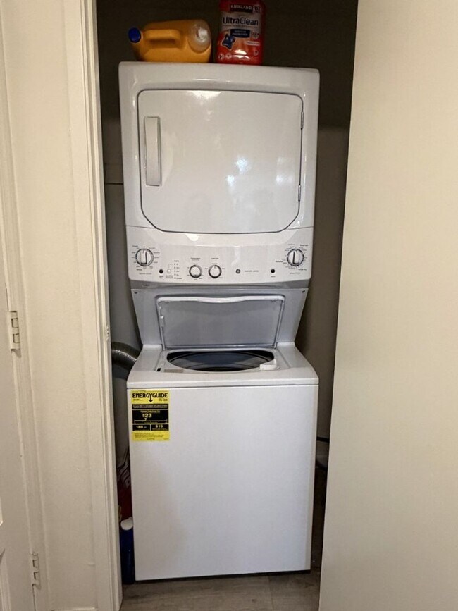 Building Photo - 2Bd/1.75Ba Redmond Condo