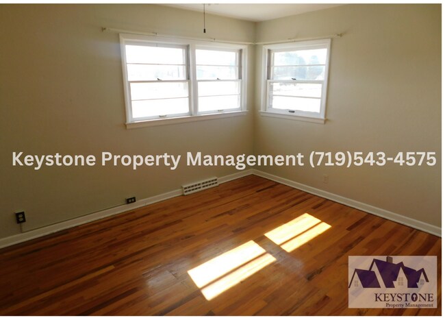 Building Photo - St. Charles Mesa! Spacious 4 Bedroom/1.5 B...