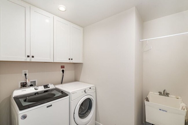 Building Photo - 1216 City View Ln
