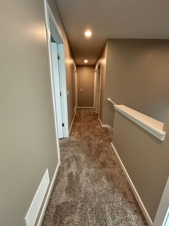 Building Photo - Papillion 3 Bedroom Townhome!