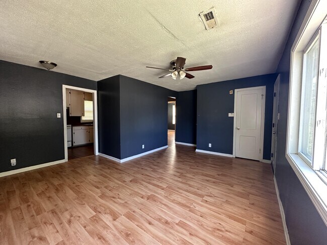 Building Photo - 1332 N Erie St