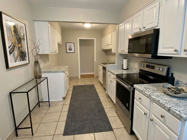 Building Photo - 3 bed, 1 bath in Colonial Acres near Quince and Colonial