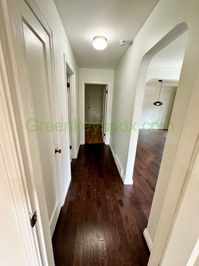 Building Photo - 4-Bedroom 2-Bathroom Mid-Century Ranch wit...