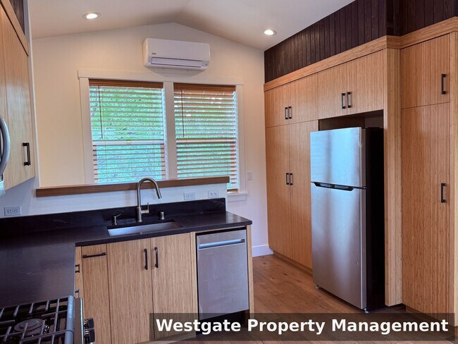 Building Photo - 220 Payran St