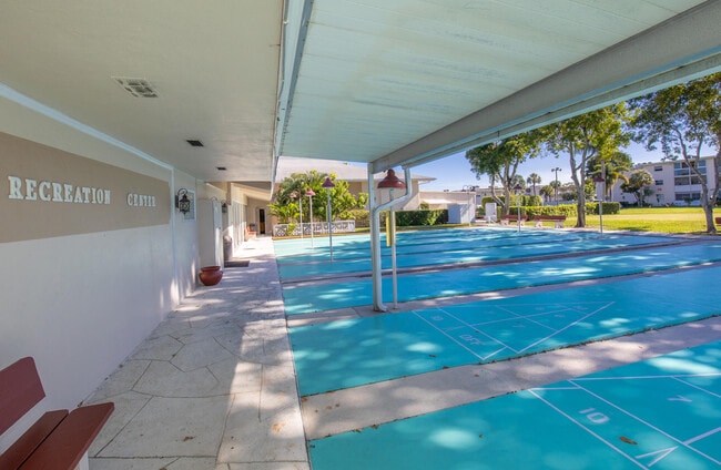 Building Photo - 2728 Garden Dr N