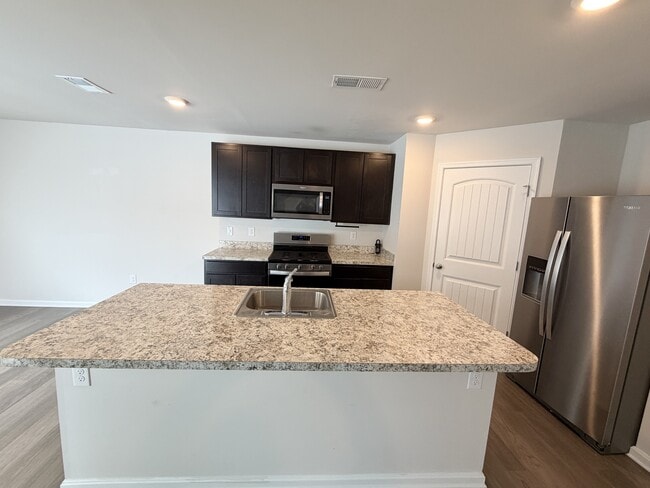 Building Photo - 633 Currant Cir