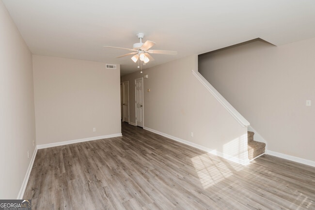 Building Photo - 424 WI Pkwy