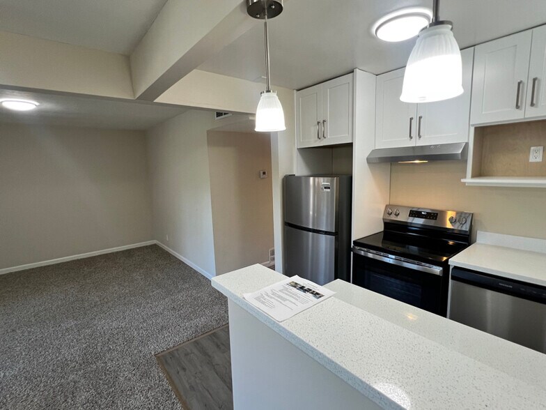 Building Photo - 1115 Sir Francis Drake Blvd