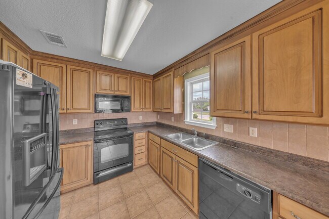 Building Photo - "Charming 3-Bedroom with 2 Full Baths in Valdosta – Perfect Blend of Comfort and Style!"