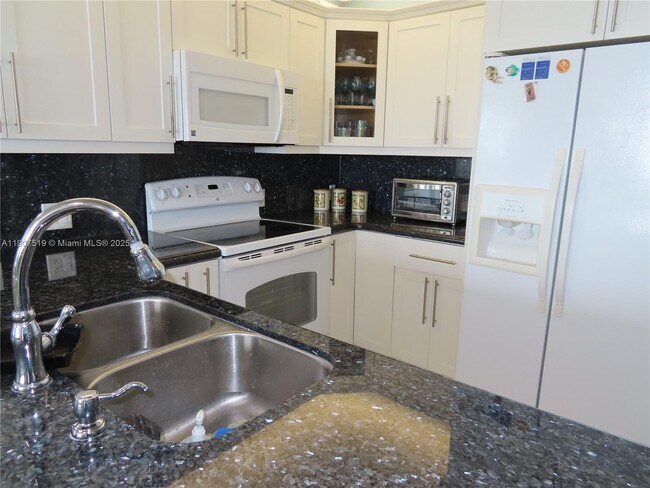 Building Photo - 5701 Collins Ave