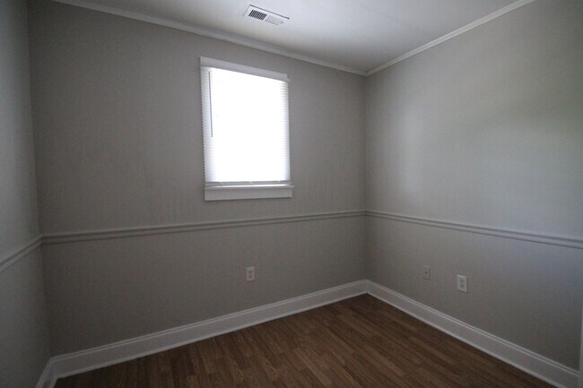 Building Photo - Exclusively Offered By Muse Realty Rentals...