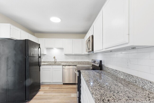 Building Photo - 901-903 Allen St