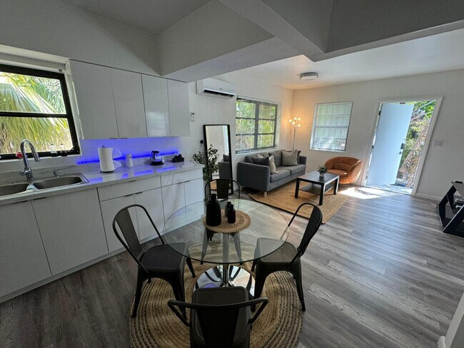 Building Photo - 2635 SW 24th Ave