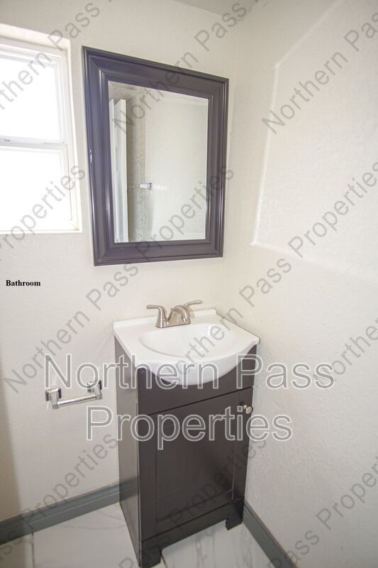 Building Photo - 2111 Portland Ave