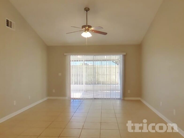 Building Photo - 1627 Chatham Cir