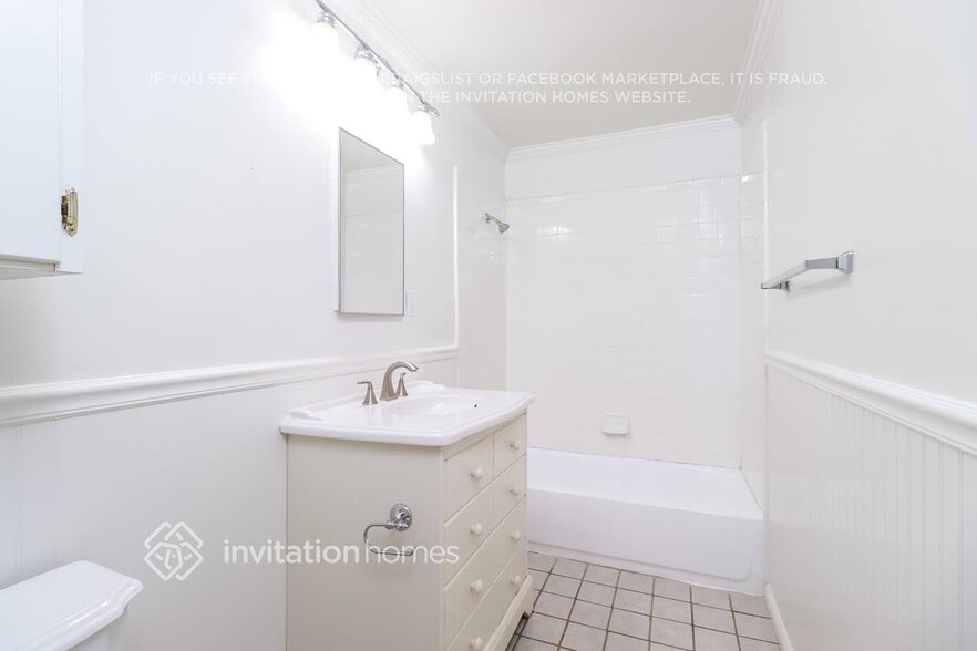 Building Photo - 909 Cottage Dr