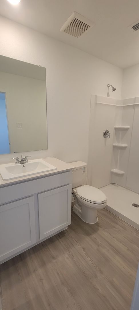 Building Photo - NEWLY BUILT 3 bedroom 2.5 Bath single fami...