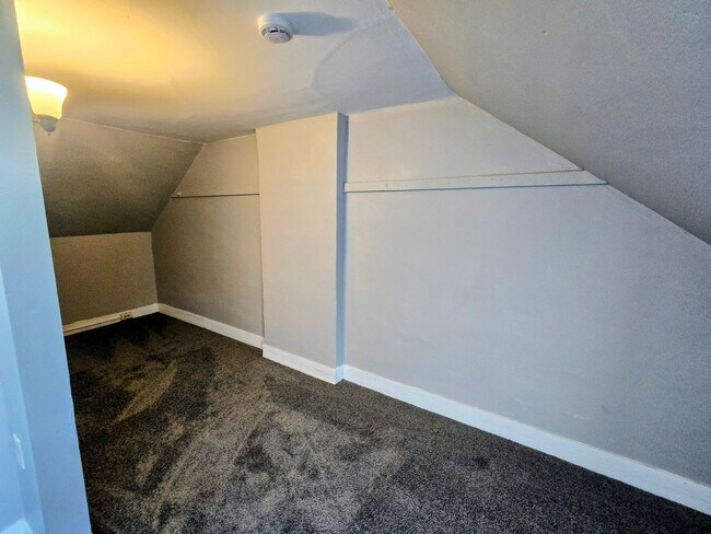 Building Photo - 126 N Penn St