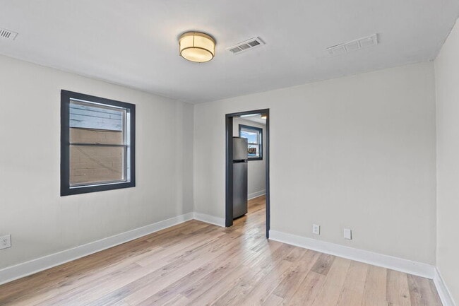 Building Photo - 934 Garibaldi St SW