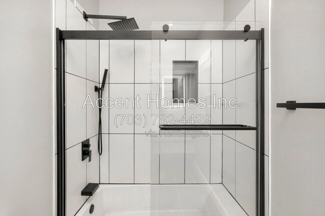 Building Photo - 5818 Wescott Hills Way