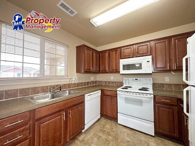 Building Photo - 5936 Ellens Ferry Dr