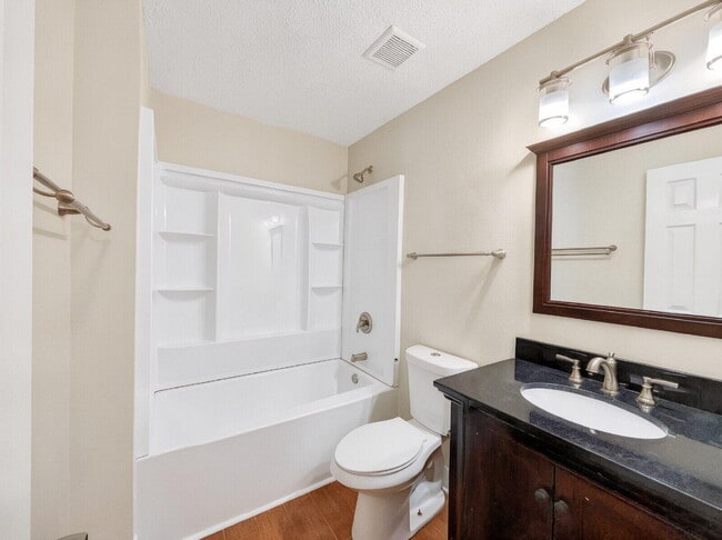 Building Photo - 806 Fairview Dr