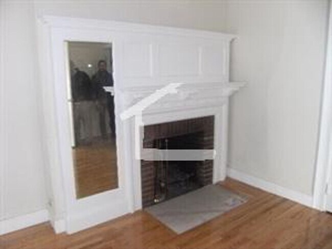 Building Photo - KENMORE 1 bedroom apartment - 9/1/26 NO BROKER FEE