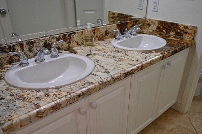 Building Photo - PAA3