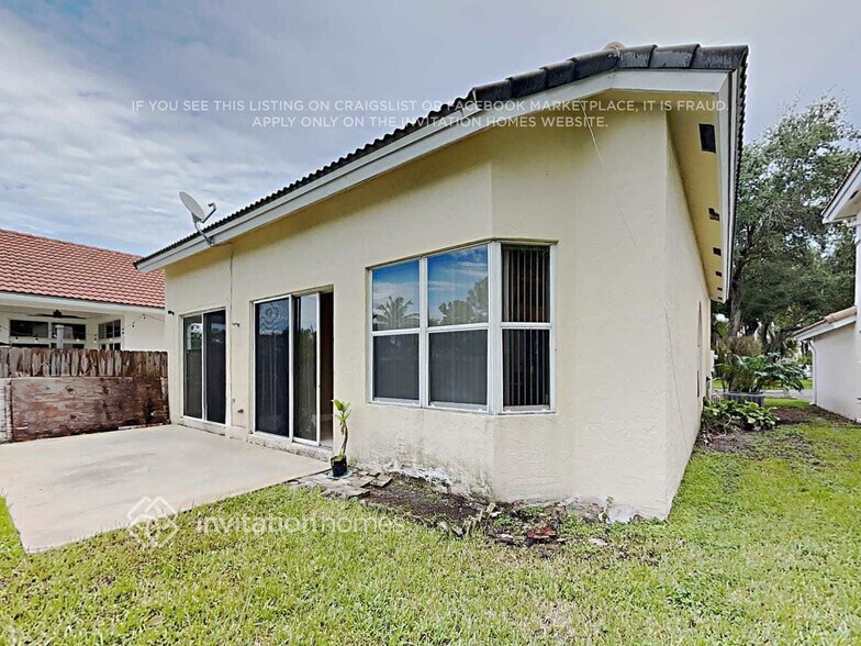 Building Photo - 6959 NW 27th Ct