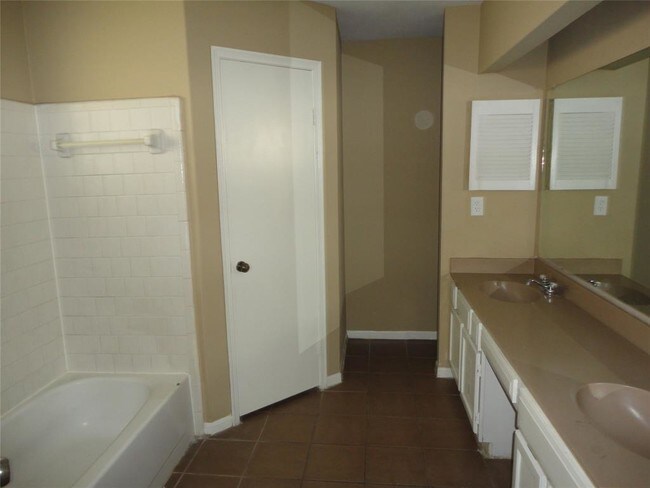 Building Photo - 5607 Golden Grove Dr