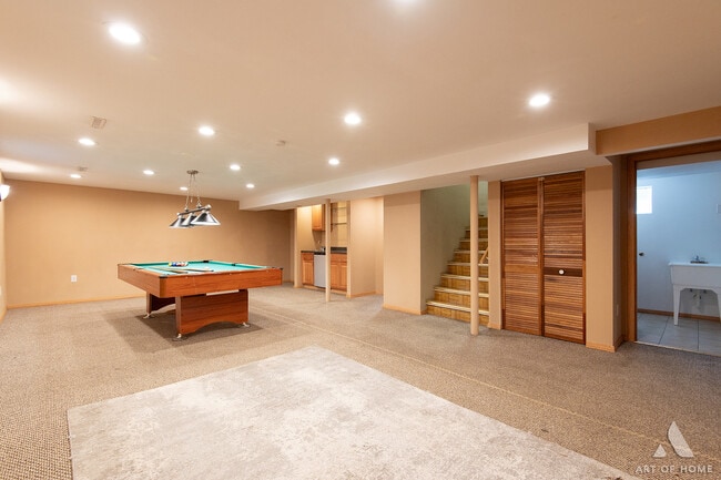 Building Photo - 9416 80th Ct