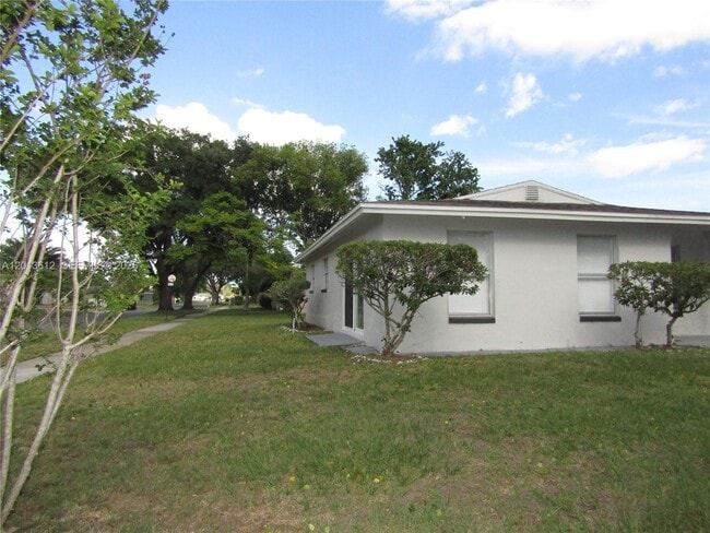 Building Photo - 2447 Messina Ave