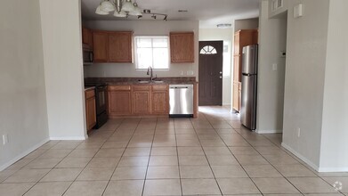 Building Photo - 2 Bed 2 Bath Town-home in Central Phoenix!...