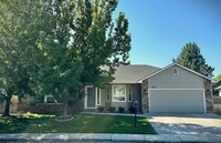 Building Photo - Gorgeous 4 bed 3 bath home in the perfect ...