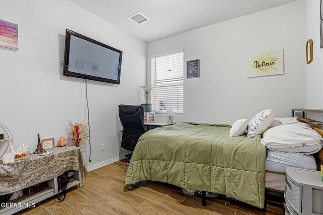 Building Photo - 6166 Hidden Psge Ave