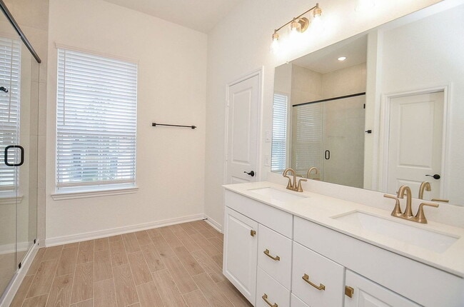 Building Photo - 130 W Coralburst Lp