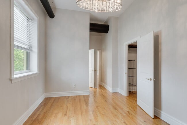 Building Photo - 5014 S King Dr