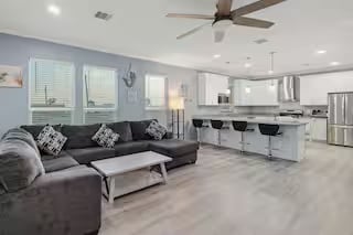 Building Photo - 305 Jettyview Rd