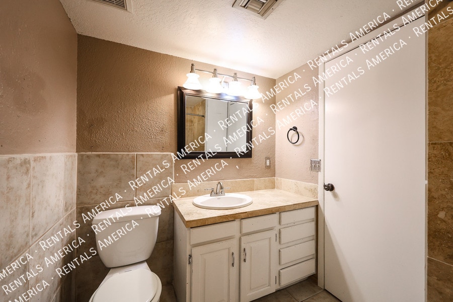 Building Photo - 3636 N 70th St