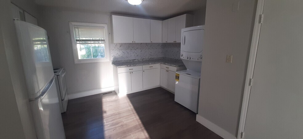 Building Photo - 13 Fisher Pl